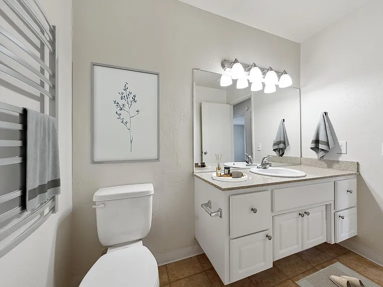 200 Hollis Ave — Photo 10