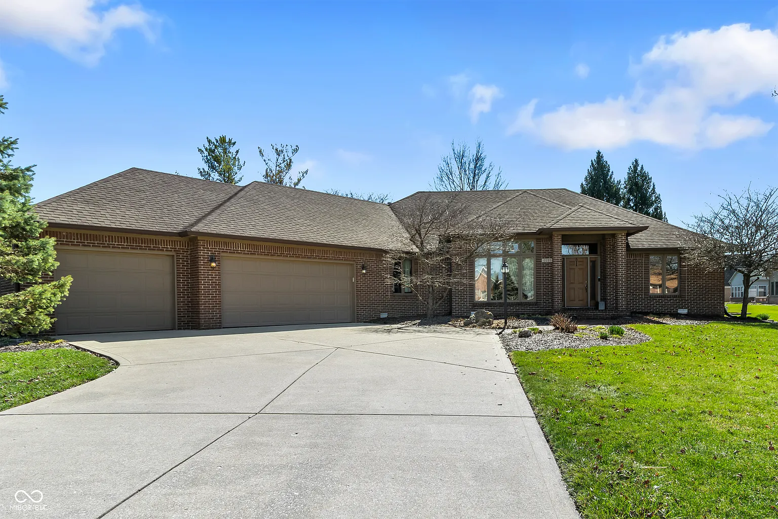 10225 E Wayward Wind Dr photo 1