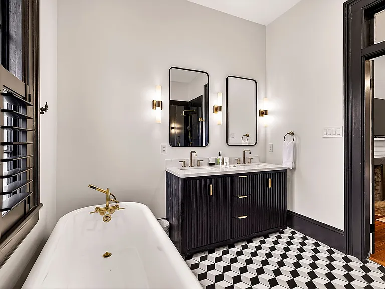 313 W Bolton St — Photo 25