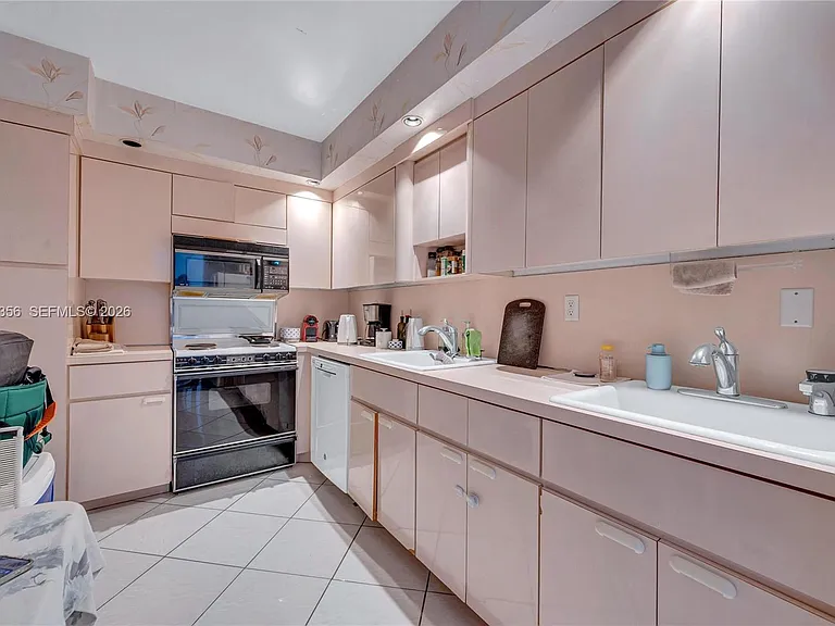 5001 Collins Ave #4E — Photo 6