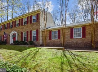 6900 Heathstone Ct, Fairfax Station, VA 22039