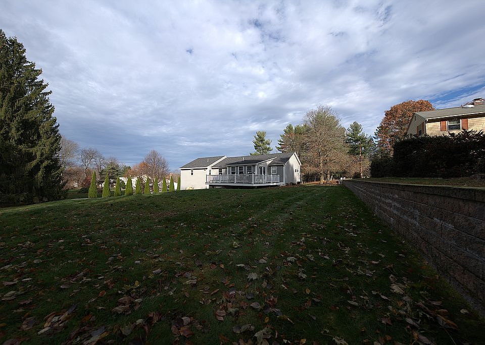 2nd image of 51 Old Common Rd