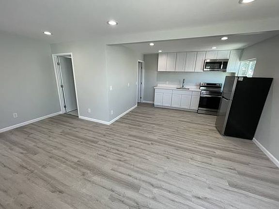 2nd image of 520 32nd St #3
