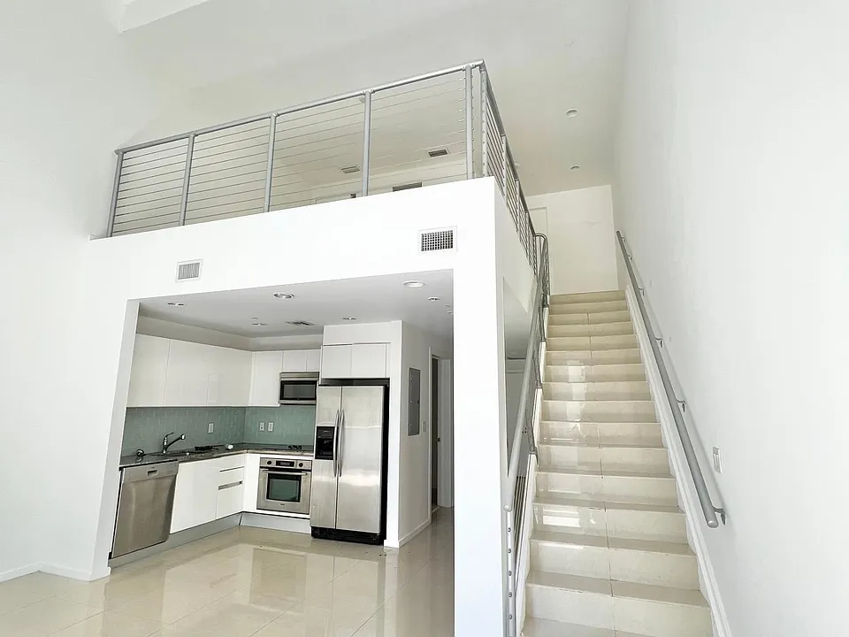 1060 Brickell Ave #209