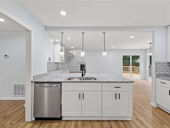 3rd image of 1032 Copper Stone Cir