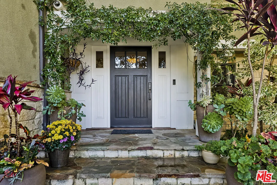 5 bed, 4.5 bath, 4100 sqft, $22,500 — Photo 4