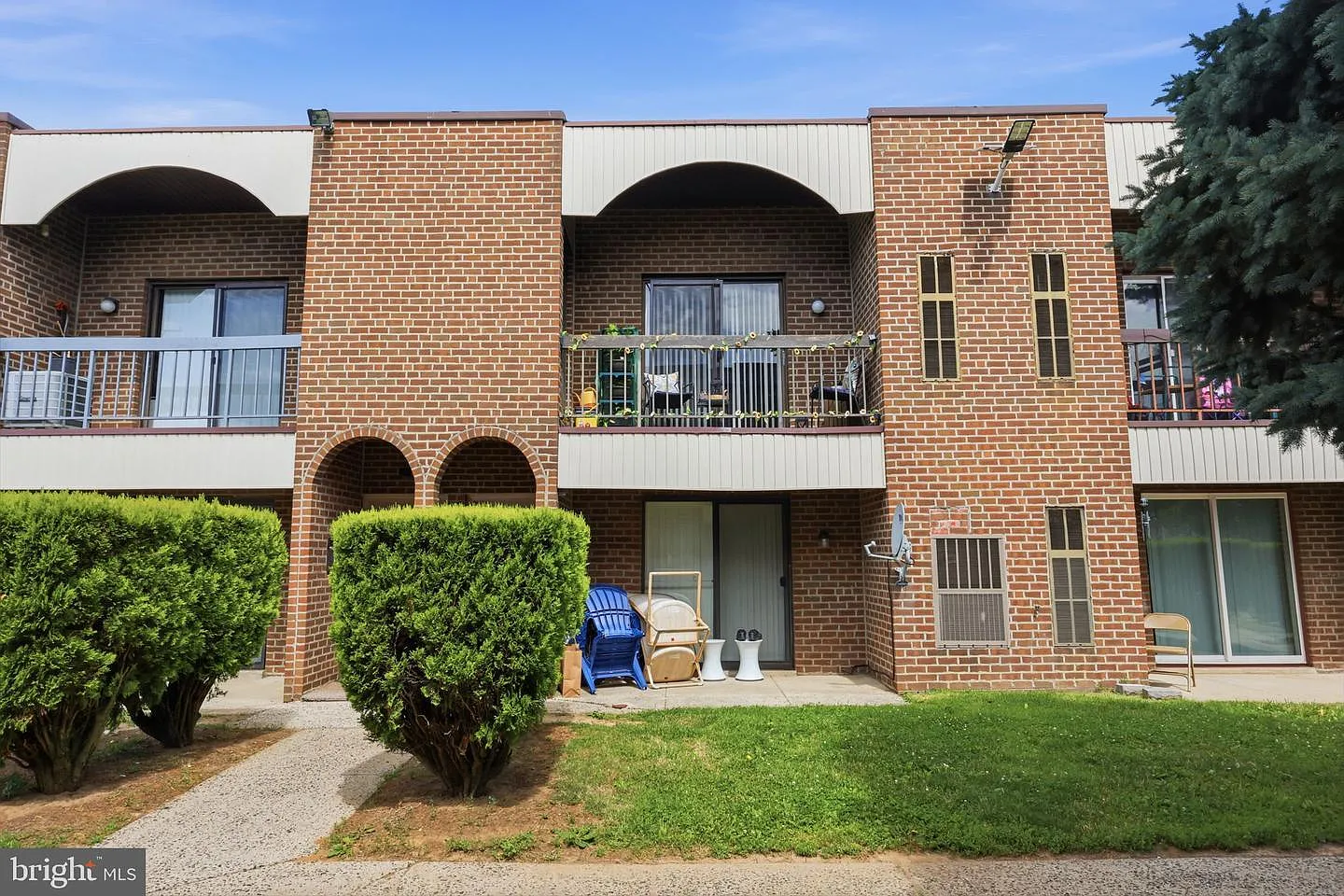 2 bed, 900 sqft, $1,600 — Photo 1
