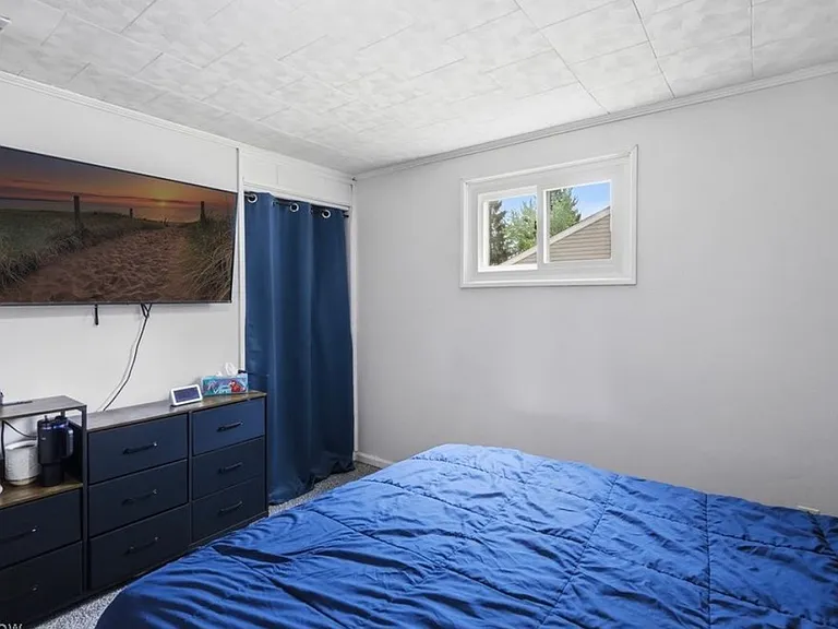 1758 Westwood Dr — Photo 11