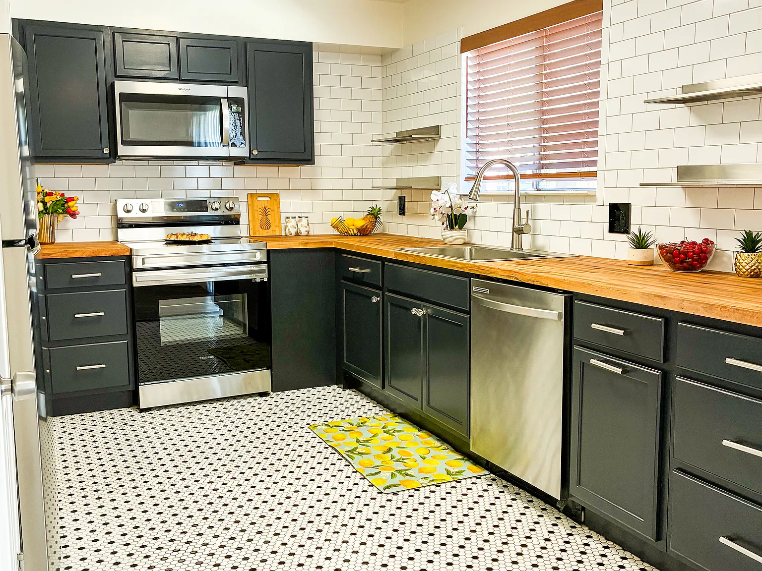 2 bed, 1060 sqft, $1,595 — Photo 1