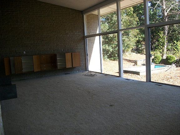 5th image of 240 White Ave