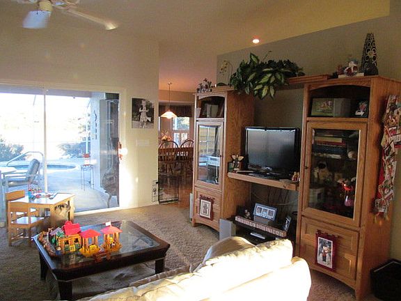 4th image of 86 Colechester Ln