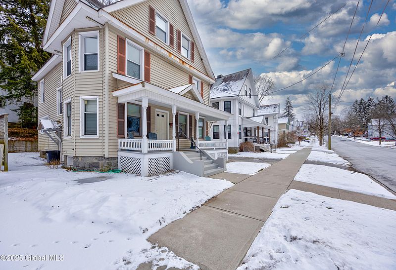 2nd image of 212 Circular Street