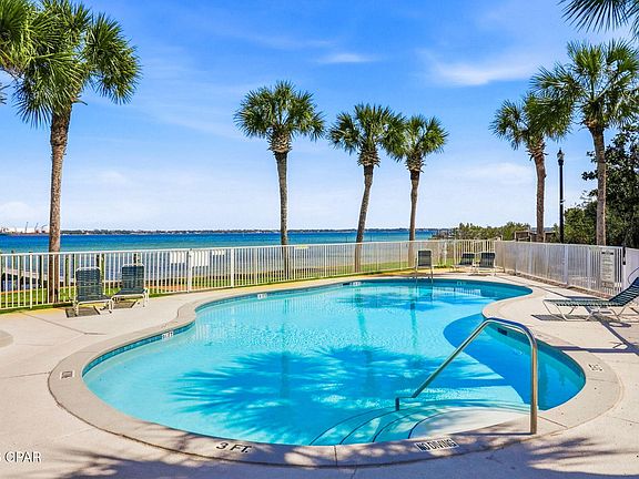 3rd image of 2527 Pelican Bay Dr