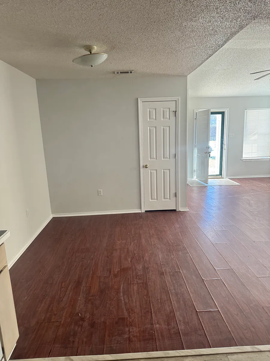 Building Photo - 10561 Bay Tree Dr