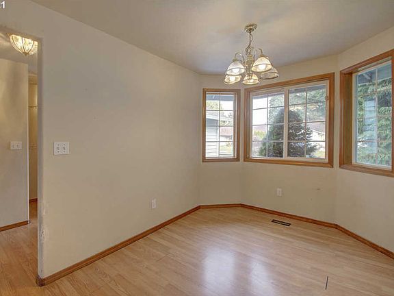 3rd image of 15819 SE 4th St