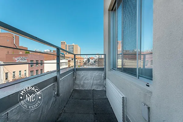 Rented by MySpaceNYC | media 24