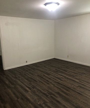 5th image of 1008 Market St E