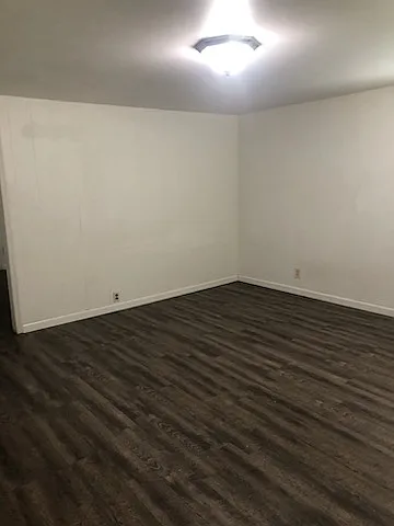 1008 Market St E — Photo 5