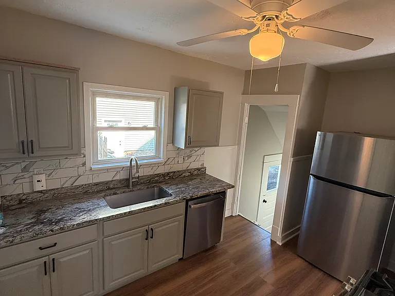 2050 Elmwood Ave — Photo 5