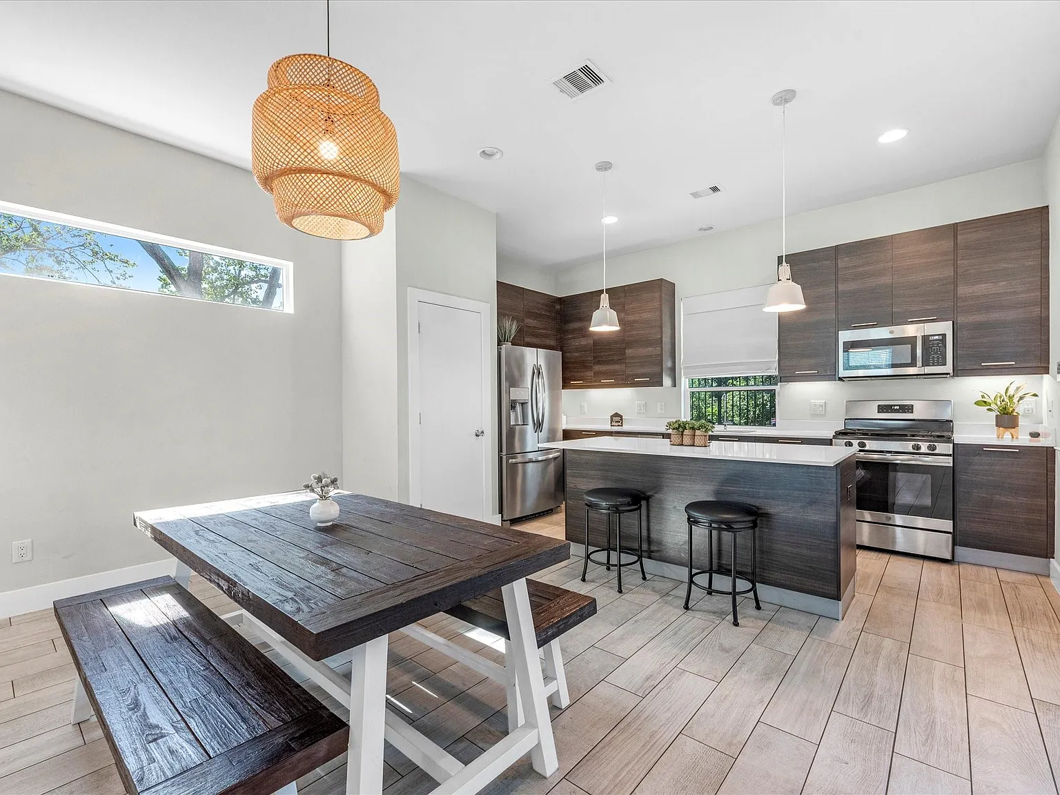 3 bed, 2.5 bath, 1688 sqft, $2,950 — Photo 3