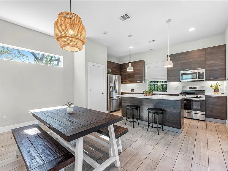 2210 Wipprecht St — Photo 6