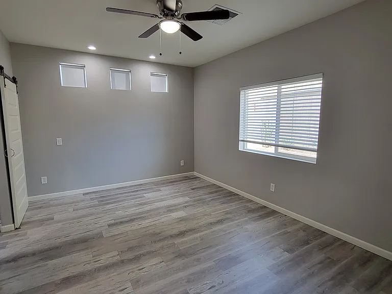 8017 S 6th Dr — Photo 23