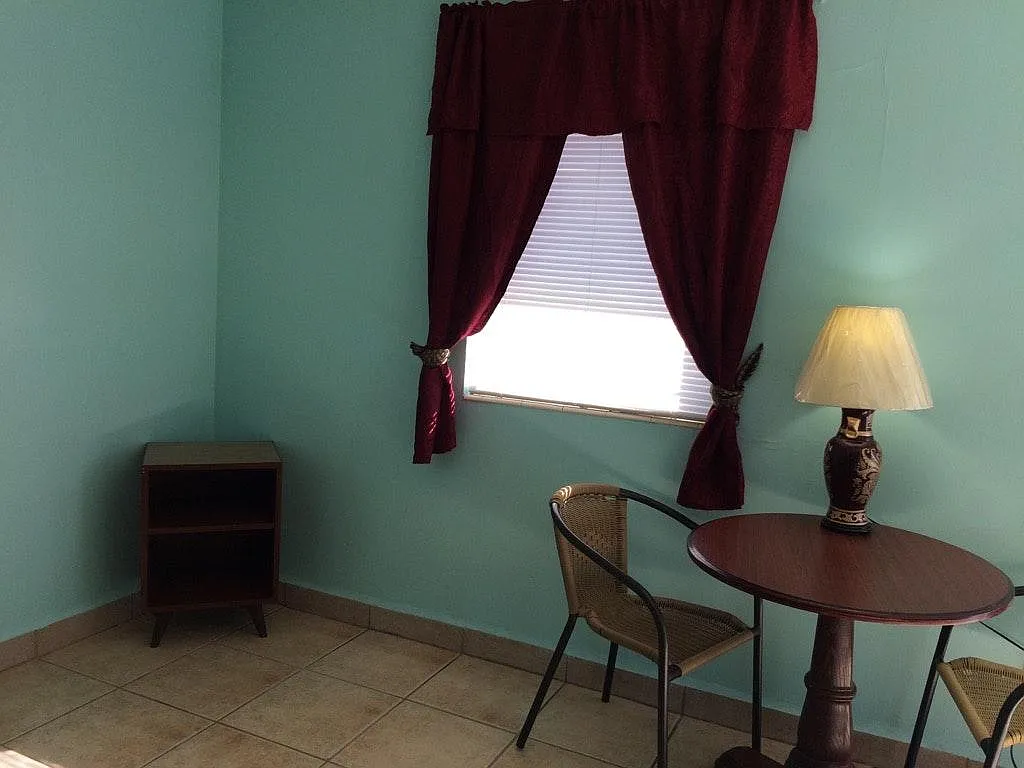 Studio, $995 — Photo 4