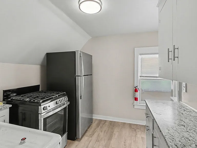 936 W Kalamazoo Ave — Photo 10