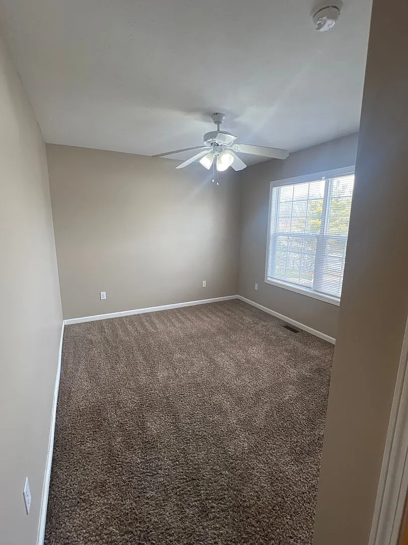 3 bedrooms, 3.5 bathrooms! — Photo 2