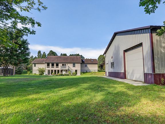 2nd image of 3065 River Rd