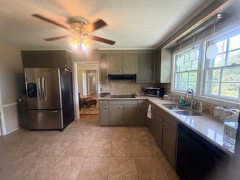 839 Malibu Dr — Photo 7