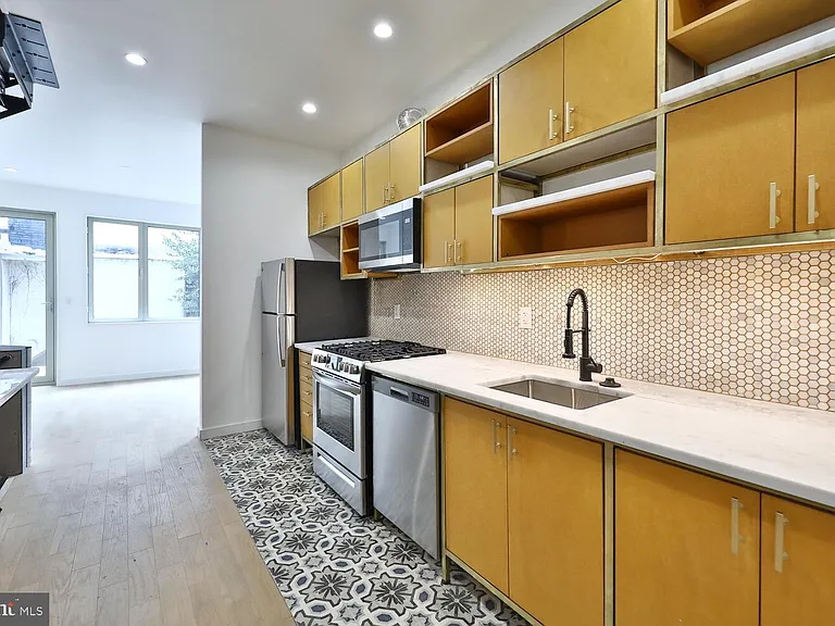 725 S 6th St — Photo 6