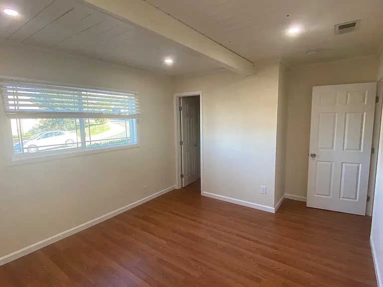 979 Portola Ave — Photo 16