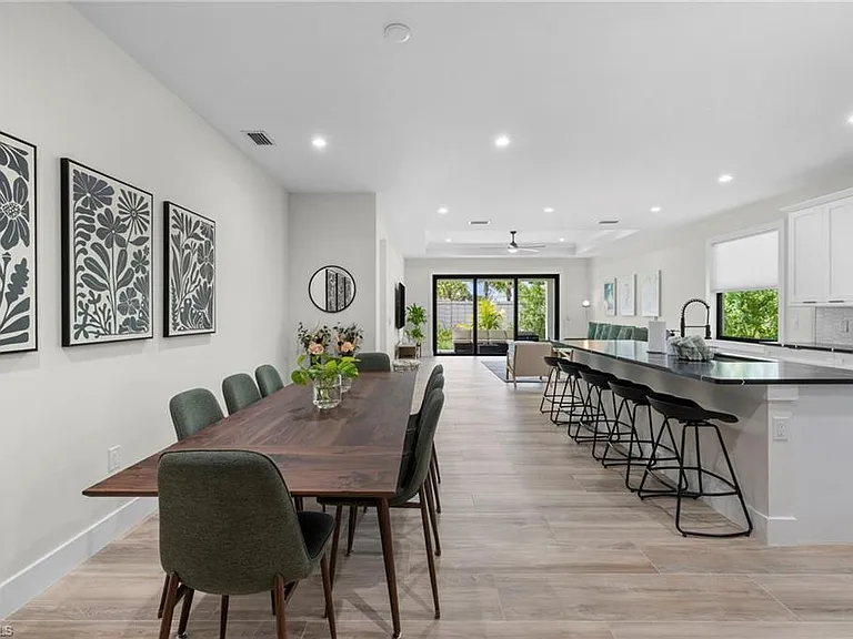 3032 Woodside Ave — Photo 4