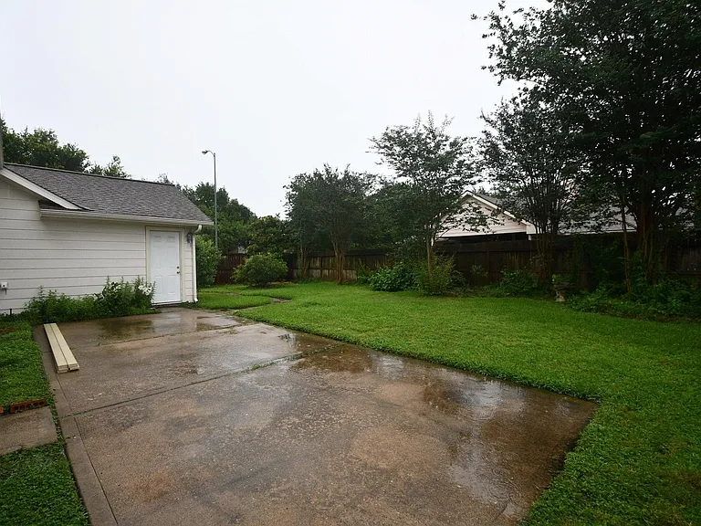 10430 Sanibel Falls Ct — Photo 37