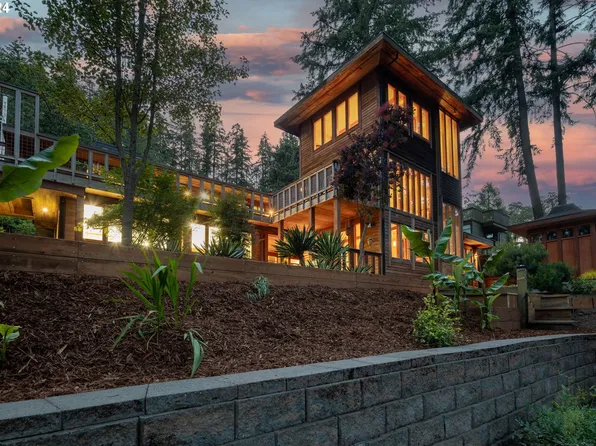 2275 Floral Hill Dr, Eugene, OR 97403