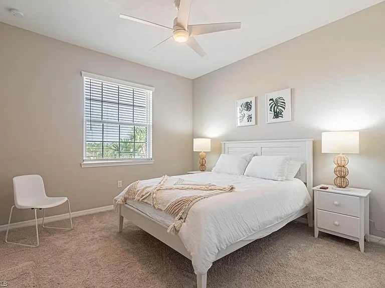 Guest bedroom.