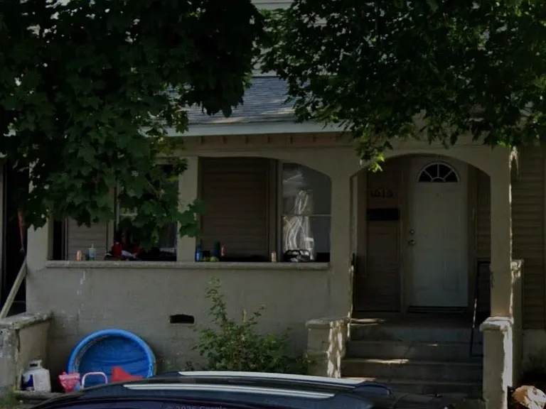 1013 Lake St — Photo 1