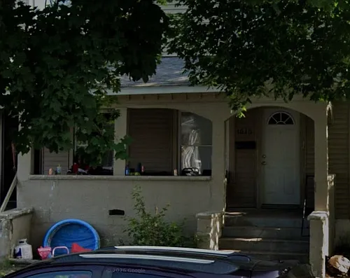 1013 Lake St Photo 1