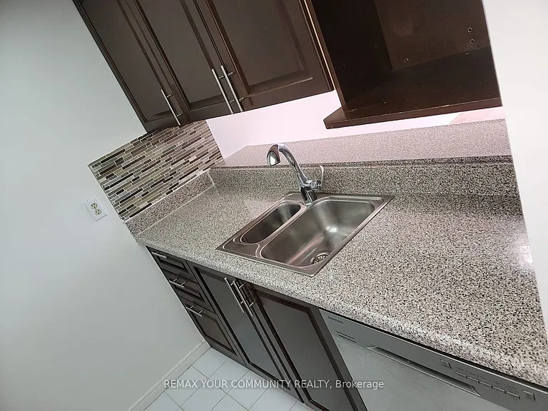 7 Bishop Ave #1606 — Photo 27