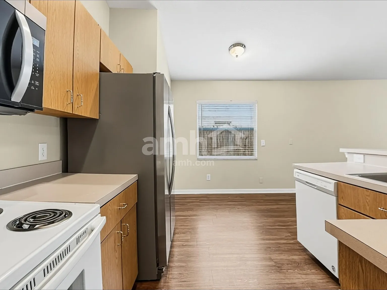 3 bed, 2.0 bath, 1550 sqft, $2,120 — Photo 4