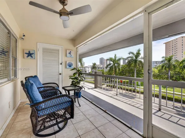 300 Layne Blvd APT 303, Hallandale, FL 33009