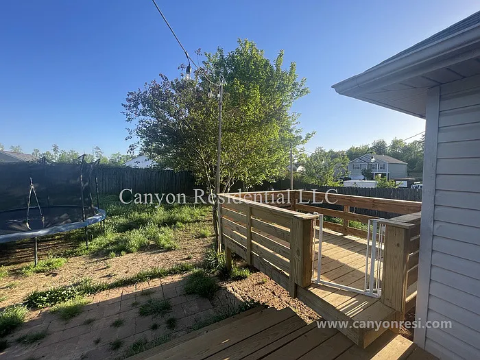 1604 Cedrow Dr — Photo 15