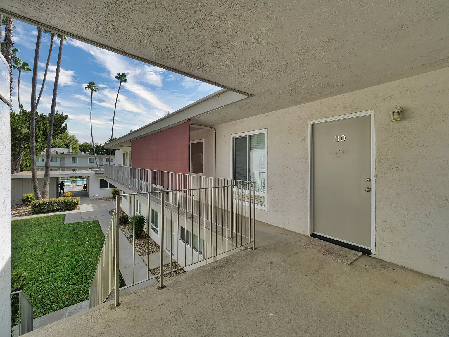 River House Apartments — Photo 4