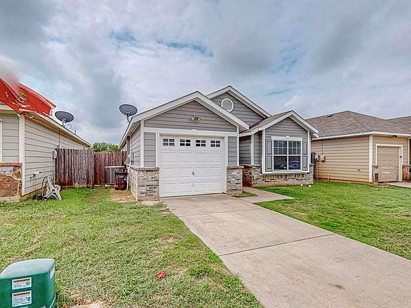 3rd image of 1820 Village Park Trl