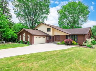 7362 Amber Ln, Brecksville, OH