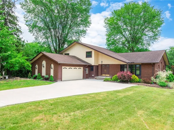 7362 Amber Ln, Brecksville, OH 44141