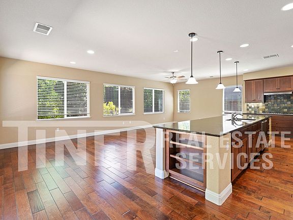 3rd image of 949 Station House Ln