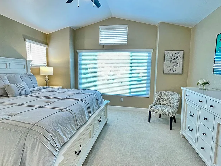 1147 E Amberwood Dr — Photo 29