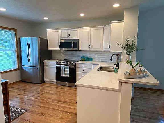 3rd image of 412 Danvers Ct